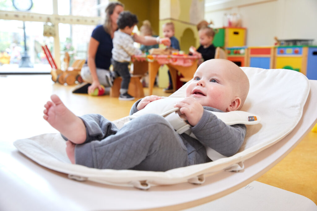 Image about: Kinkhoestvaccinatie zwangere vrouwen betekent eerder kennismaken met de jeugdgezondheidszorg