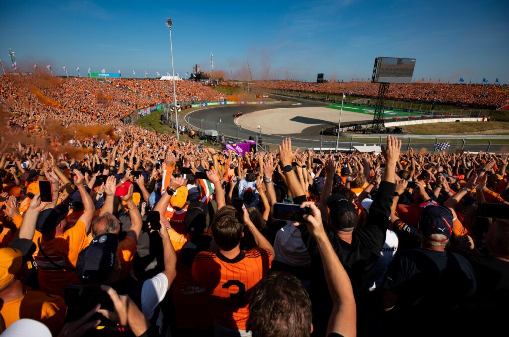 Image about: Dutch Grand Prix: 70.000 bezoekers in een dorpskern