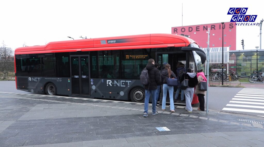 Image about: Rookvrij wachten op je bus, metro of tram (video)
